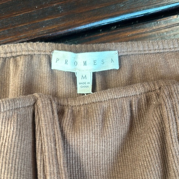 Promesa Brown Ruched Long Sleeve Crop Blouse - Picture 11 of 11